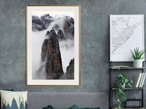 Inramad Poster / Tavla - Clouds Pierced by Mountain Peaks - 40x60 Guldram