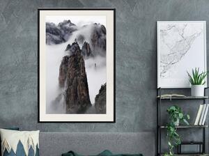 Inramad Poster / Tavla - Clouds Pierced by Mountain Peaks - 40x60 Guldram