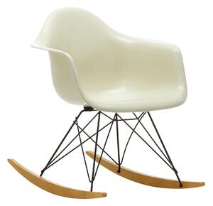 Vitra - Eames Fiberglass Armchair RAR - 01 Parchment - Basic Dark - Golden Maple - Matstolar - Charles & Ray Eames - Vit - Metall/Trä/Syntetiskt