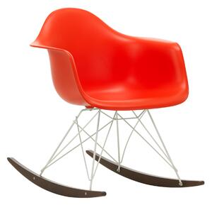Vitra - Eames Plastic Armchair RAR - 03 Poppy Red - White Base - Dark Maple - Fåtöljer - Charles & Ray Eames - Röd - Metall/Trä/Plast