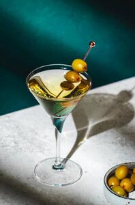 Fotografi Vodka martini, classic alcoholic cocktail drink, 5PH