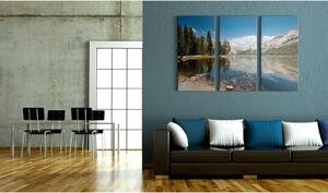 Canvas Tavla - Mountains, trees and pure lake - 60x40