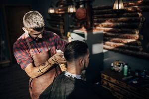 Fotografi One hairdresser cutting hair of a, South_agency