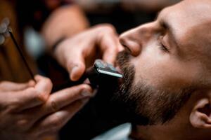 Fotografi Man getting his mustache shaped by, EXTREME-PHOTOGRAPHER