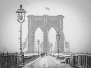 Fotografi Brooklyn Bridge with Snow in Winter, graphiknation