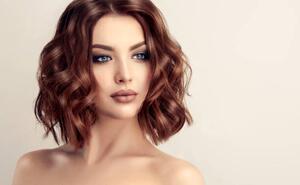 Fotografi Attractive brunette woman with modern, trendy, EdwardDerule