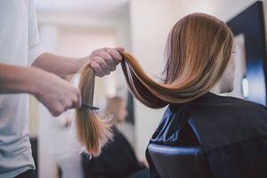 Fotografi Girlfriends getting new haircut., Guido Mieth