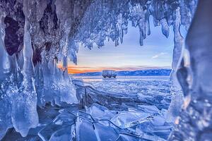 Fotografi Ice Cave at Baikal Lake, Russia, Wachirawit Narkborvornwichit