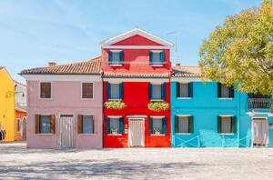 Fotografi Colorful Houses and Boats Along the, serts