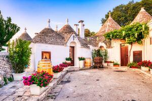 Fotografi Famous Trulli Houses during a Sunny, roman_slavik