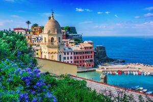 Fotografi Picturesque town of Vernazza, Liguria, Italy, monticelllo