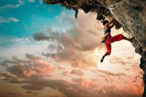 Fotografi Athletic Woman climbing on overhanging cliff, Solovyova