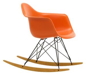 Vitra - Eames Plastic Armchair RAR - 43 Rusty Orange - Basic Dark Base - Golden Maple - Fåtöljer - Charles & Ray Eames - Orange - Metall/Trä/Plast