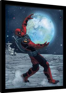 Inramad poster Deadpool - Hugging Moon
