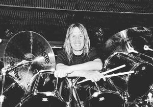 Fotografi Nicko McBrain, (40 x 26.7 cm)