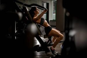 Fotografi View of sportive woman doing exercises, MaximFesenko
