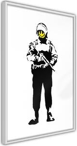 Inramad Poster / Tavla - Banksy: Smiling Copper - 20x30 Guldram