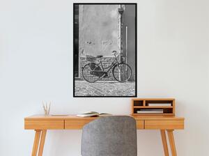 Inramad Poster / Tavla - Bicycle with Black Tires - 20x30 Guldram