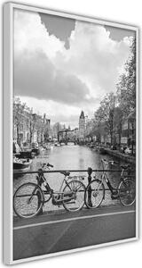 Inramad Poster / Tavla - Bicycles Against Canal - 20x30 Svart ram med passepartout