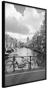 Inramad Poster / Tavla - Bicycles Against Canal - 20x30 Guldram med passepartout