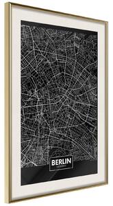 Inramad Poster / Tavla - City Map: Berlin (Dark) - 30x45 Guldram
