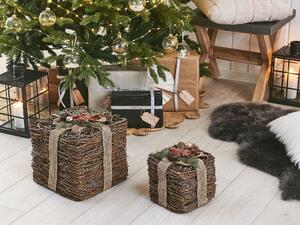 Set med 2 dekorativa presentförpackningar Röd Trä Julpynt Olika storlekar Rustik design Beliani