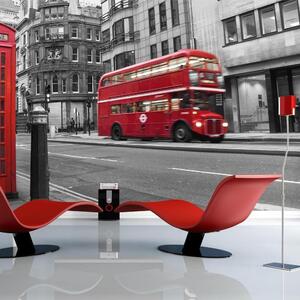 Fototapet - Red bus and phone box in London - Självhäftande 343x270