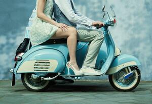 Konstfotografering Couple riding vintage scooter, Colin Anderson Productions pty ltd, (40 x 26.7 cm)