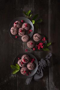 Konstfotografering Raspberry chocolate crinkle cookies, Diana Popescu, (26.7 x 40 cm)