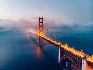 Konstfotografering Red Golden Gate Bridge under a foggy sky (Dusk), Ian.CuiYi, (40 x 30 cm)