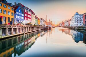 Konstfotografering Copenhagen, Denmark. Nyhavn, Kobenhavn's iconic canal,, emicristea, (40 x 26.7 cm)