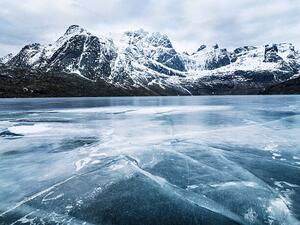 Konstfotografering Frozen water and mountain range on background, Johner Images, (40 x 30 cm)