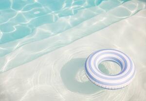 Konstfotografering Inflatable ring in a swimming pool, mrs, (40 x 26.7 cm)