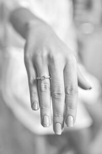 Konstfotografering Women hand with diamond ring. Wedding accessories, Kyrylo Matukhno, (26.7 x 40 cm)
