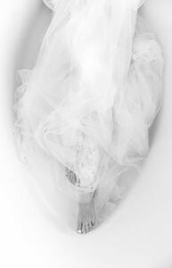 Konstfotografering Melting female body in white dress in the bath, Victor Dyomin, (26.7 x 40 cm)