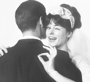Konstfotografering BRIDE HUGGING HUSBAND, OKAY GESTURE, 1963, Archive Holdings Inc., (30 x 40 cm)