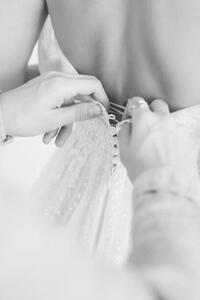 Konstfotografering Black and white photography. Bridesmaid buttons, Ekaterina Bondaretc, (26.7 x 40 cm)