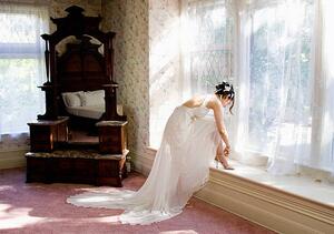 Konstfotografering Bride Getting Ready in Hotel Room, Natalie Fobes, (40 x 26.7 cm)