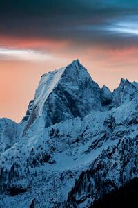 Fotografi Dramatic sunrise over snowy peak Badile,, Roberto Moiola / Sysaworld, (26.7 x 40 cm)