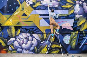 Konstfotografering Street Artist On A Ladder Drawing On Wall, ArtistGNDphotography, (40 x 26.7 cm)