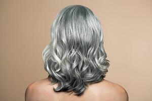 Konstfotografering Nude mature woman with grey hair, back view., Andreas Kuehn, (40 x 26.7 cm)
