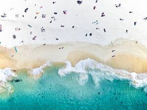 Konstfotografering An aerial beach shot of people, Felix Cesare, (40 x 30 cm)