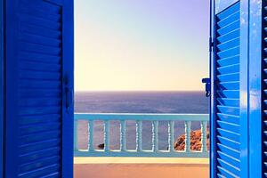 Konstfotografering Blue Shutters Open onto Sea and Sky at Dawn, Ekspansio, (40 x 26.7 cm)