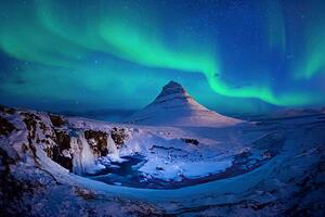 Fotografi Northern lights at Mount Kirkjufell, Iceland, FEBRUARY