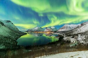 Fotografi The aurora borealis lights up in, Francesco Bergamaschi, (40 x 26.7 cm)