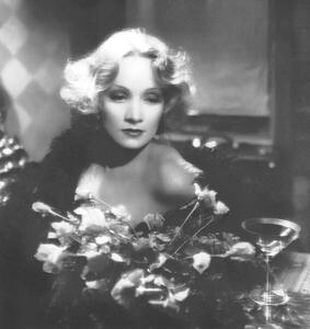 Fotografi Shanghai Express by Josef von Sternberg with Marlene Dietrich, 1932, (40 x 40 cm)