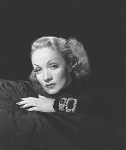 Fotografi 17Th December 1943: German-Born Actress Marlene Dietrich Wearing A Jewel-Encrusted Bracelet
