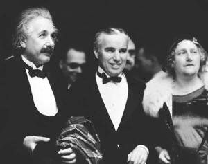 Fotografi Albert Einstein and his wife Elsa with Charlie Chaplin, Unknown photographer