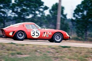 Fotografi Larry Perkins driving a Ferrari 250GTO, 1966