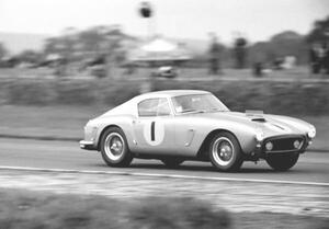 Fotografi Graham Whitehead driving a Ferrari 250GT SWB, 1960, (40 x 26.7 cm)